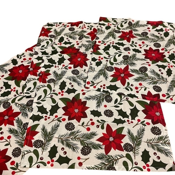 Other - Woodland Christmas Cloth Napkin Set of 4 Poinsettia